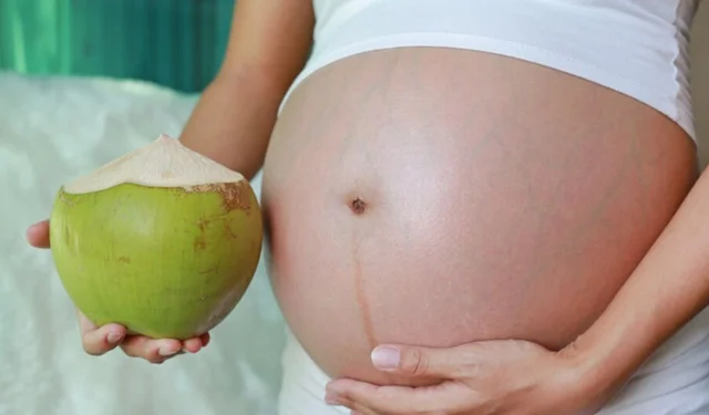Bà bầu có nên uống nước dừa? Lợi ích và lưu ý cần biết