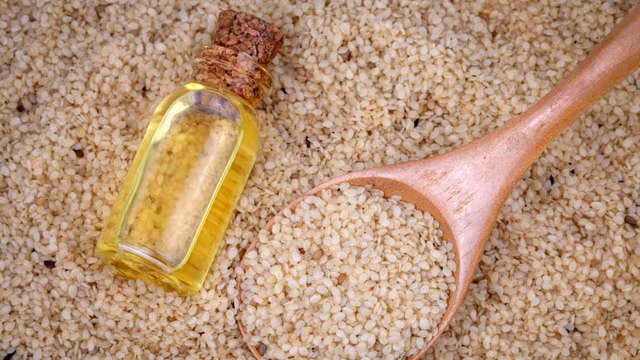 Bé 6 tháng ăn dầu mè được không?