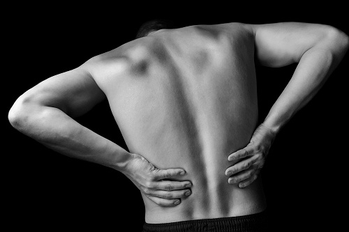 Nam giới bị sỏi thận có thể trải qua những cơn đau đáng kể.