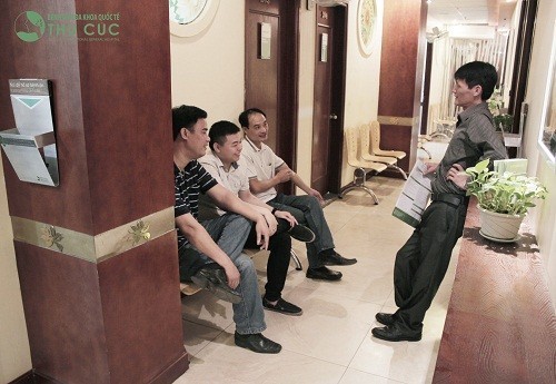 Người bị sùi mào gà cần tới trực tiếp các bệnh viện có phòng khám chuyên khoa Sản có đầy đủ trang thiết bị y tế hiện đại, đội ngũ y bác sĩ trình độ cao sẽ giúp chẩn đoán chính xác bệnh.