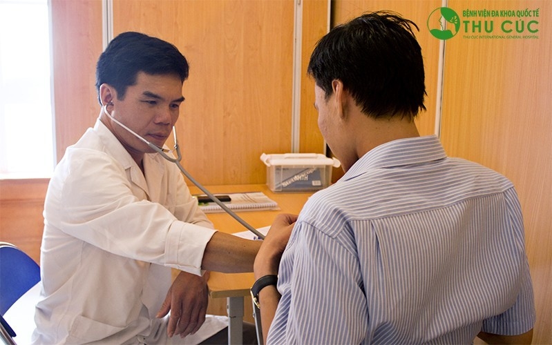các nhân viên ngân hàng MB khám sức khỏe tại Bệnh viện Thu Cúc