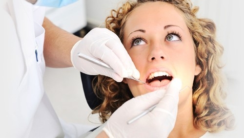 Lấy cao răng xong nên ăn gì? rất nhiều mảng cao răng mới