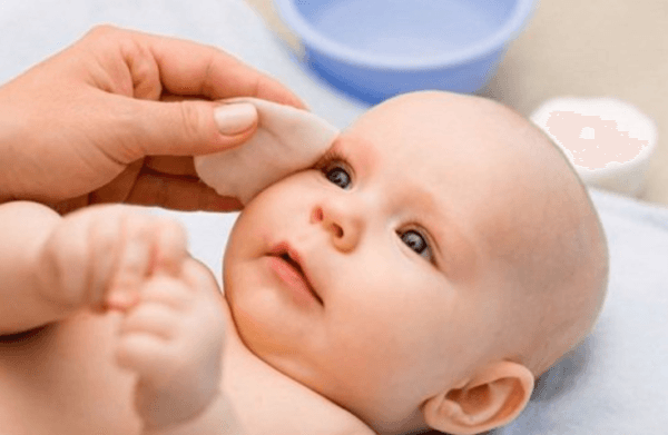 khám mắt cho trẻ sinh non