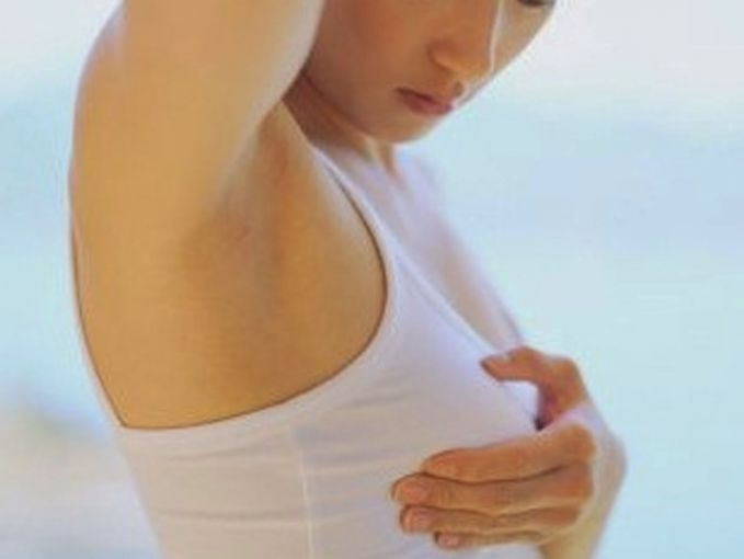 Đau ngực gần nách có thể là dấu hiệu bệnh ung thư vú