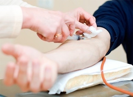 Xét nghiệm mỡ trong máu thường xuyên phải tiếp khách