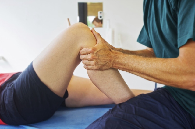 Những điều cần biết về tràn dịch khớp gối