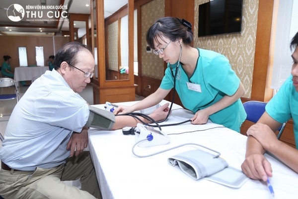  Gói khám dành cho cán bộ nhân viên Quận ủy Tây Hồ rất đầy đủ: Khám nội tổng quát, siêu âm, điện tim, xét nghiệm máu, chụp X-Quang...