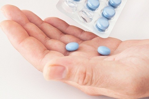 Điều trị bệnh lupus ban đỏ hệ thống mức độ nặng có thể là sử dụng thuốc ức chế miễn dịch.