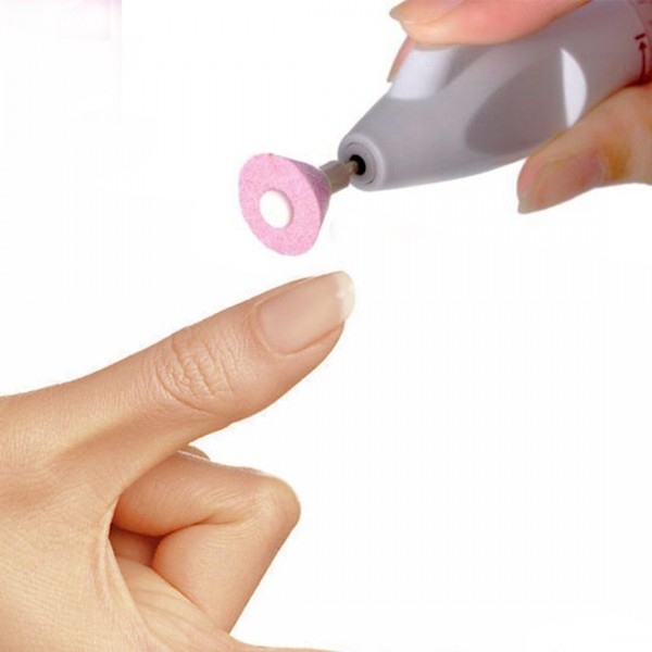 Phẫu thuật cắt bỏ móng tay thể được sử dụng để điều trị nhiễm nấm móng tay nghiêm trọng hoặc tái phát. 