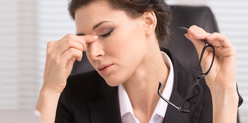 Người làm việc trong môi trường có nhiệt độ cao, nhiều gió, ánh sáng thì nguy cơ nước mắt bị bốc hơi cũng nhiều hơn.