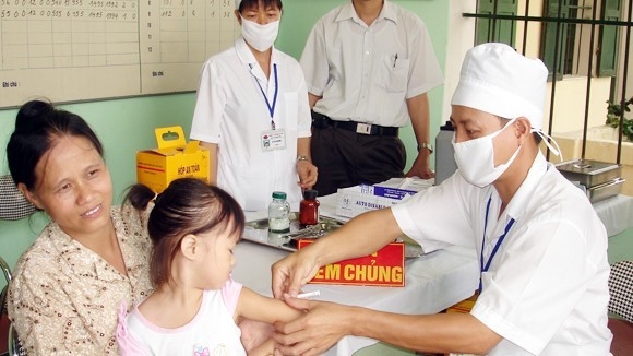 Tiêm chủng góp phần bảo vệ sức khỏe hàng triệu trẻ em Việt Nam.