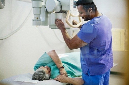 Chụp X- quang được sử dụng để theo dõi tiến triển của viêm khớp.