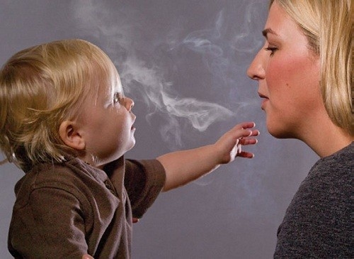 Tiếp xúc với khói thuốc lá có thể kích hoạt các yếu tố thúc đẩy bệnh lupus ban đỏ xảy ra.