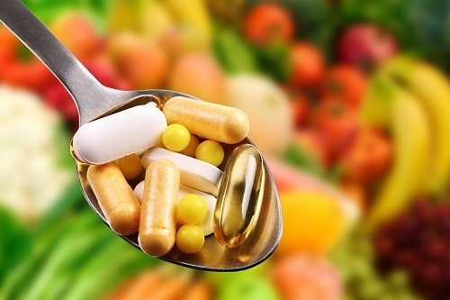 Những người có rủi ro cao hình thành sỏi thận nên tham khảo ý kiến bác sĩ trước khi sử dụng thuốc bổ sung vitamin và khoáng chất.