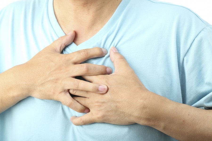 Làm gì khi bị đau tức ngực? có phải mắc bệnh tim không