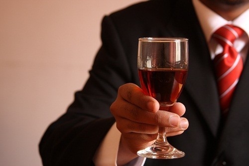 Ba đến năm ly một ngày trong thời gian dài có thể làm tăng huyết áp.