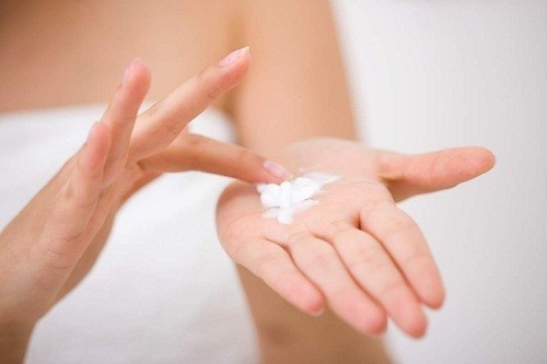 các loại kem corticosteroid và thuốc mỡ có thể giúp đẩy nhanh sự biến mất của các mụn nước. 