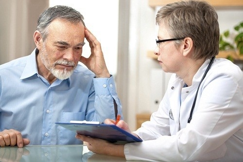 Tràn dịch khớp gối có chữa được không là mối quan tâm hàng đầu của người bệnh. 