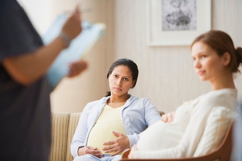 Mục tiêu của điều trị tràn dịch màng phổi là hút bớt chất dịch, ngăn chặn tình trạng này xảy ra một lần nữa và xác định chính xác nguyên nhân tiềm ẩn để có biện pháp điều trị phù hợp. 