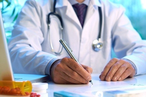 Dựa trên kết quả các xét nghiệm quai bị, bác sĩ sẽ tư vấn cách điều trị phù hợp nhất với tình trạng của người bệnh.