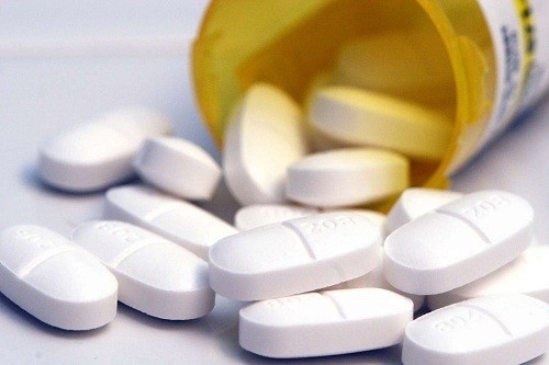 Colchicine có thể được chỉ định trong điều trị cơn gút cấp tính cho những người không đáp ứng với NSAID. 
