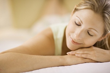 Ngủ trưa giúp làm giảm huyết áp lưu động 24 giờ, giảm tổn thương ở động mạch và tim, hạn chế việc sử dụng thuốc hạ áp.
