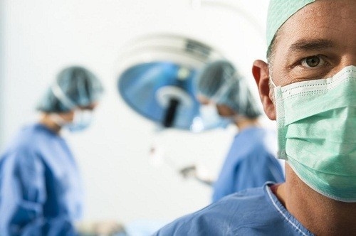 Căn cứ vào mức độ polyp và tình trạng toàn thân của bệnh nhân, các bác sĩ sẽ tư vấn lựa chọn phương pháp điều trị phù hợp nhất.