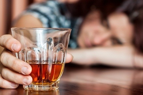 Rượu chỉ là một trong số những nguyên nhân gây ra bệnh gan.