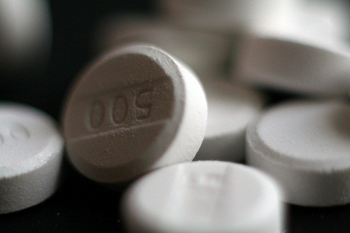 Tác nhân phổ biến nhất gây ảnh hưởng tới gan ngoài bia, rượu là acetaminophen (Tylenol). 