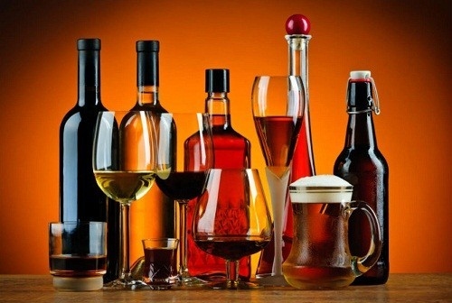 Rượu là một trong những chất phổ biến nhất có thể gây tổn thương gan.