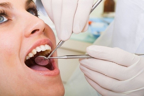 Nếu không điều trị viêm nướu kéo dài sẽ dẫn đến tình trạng phá hủy mô và gây viêm nha chu, cuối cùng gây mất răng, do đó cần đi khám ngay khi có các dấu hiệu nghi ngờ viêm lợi.