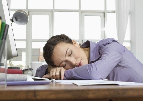 Đối với những người bị mất ngủ, một giấc ngủ ngắn vào buổi trưa lại có thể khiến họ khó ngủ hơn vào buổi tối.