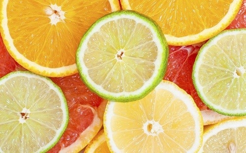 Trái cây có múi giàu vitamin C đã được chứng minh là giúp ngăn ngừa tình trạng mất xương. 