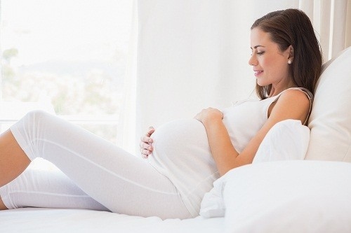 Để tránh bị ợ nóng, không nên nằm ngay sau khi ăn.