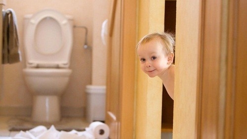 Các bác sĩ sẽ tư vấn liều lượng thuốc chống táo bón phù hợp nhất với tình trạng của trẻ. 