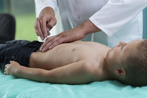 Mổ ruột thừa bằng phương pháp nội soi giảm bớt cảm giác đau sau mổ, ít để lại sẹo, thời gian phục hồi nhanh hơn và không phải nằm viện lâu.