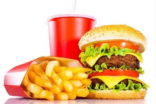 Người bệnh viêm ruột thừa sau phẫu thuật nên kiêng đồ ăn chiên rán, chế biến sẫn.