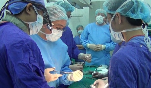 Mổ thoát vị đĩa đệm có thể gây ra một vài rủi ro và biến chứng sau điều trị