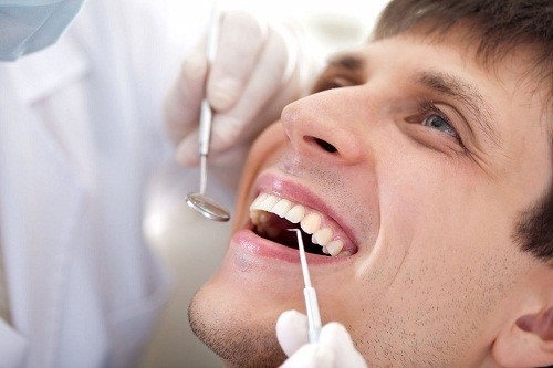 Khám nha khoa định kỳ và điều tri sâu răng kịp thời là cách tốt nhất để tránh bị áp xe răng.