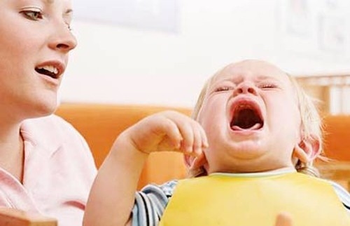 Trẻ em là đối tượng dễ mắc bệnh về thanh quản do sức đề kháng yếu trước sự thay đổi của thời tiết
