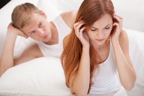 Phụ nữ bị u xơ cổ tử cung có thể bị đau trong và sau khi quan hệ tình dục.