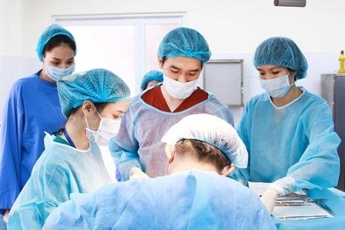 Phẫu thuật u nang buồng trứng bằng phương pháp nội soi an toàn cho cả mẹ và thai nhi