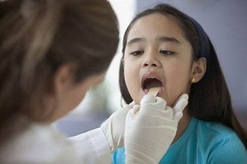 Trẻ bị khàn tiếng có thể gây ra các biến chứng nếu không điều trị sớm