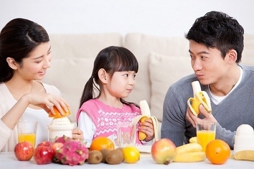 Cần ăn nhiều chất xơ, bổ sung rau củ quả hàng ngày để phòng ngừa tình trạng đi ngoài phân đen