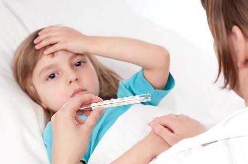 Sốt ở trẻ em: Nguyên nhân, cách điều trị
