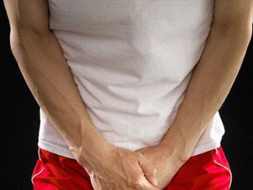 Nam giới trong độ tuổi thanh niên cũng là đối tượng dễ mắc giãn tĩnh mạch thừng tinh