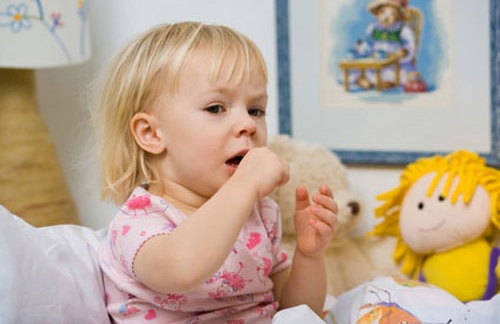 Bé bị viêm phế quản cấp điều trị thế nào?