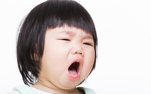 Bé bị viêm phế quản ho nhiều đặc biệt về đêm