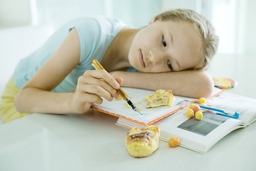Những người mắc bệnh thận mạn tính cũng cảm thấy chán ăn. Một số người cho biết miệng có vị chua hoặc kim loại làm giảm sự thèm ăn.
