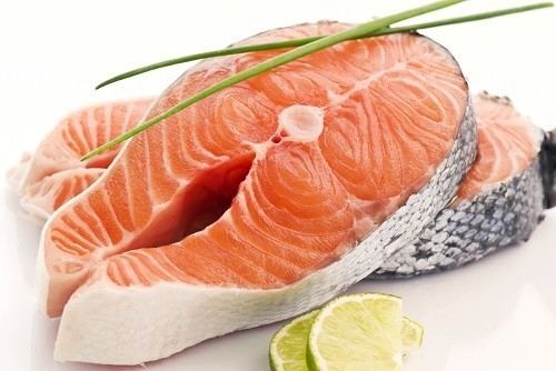 Nhiều loại cá béo như cá hồi, cá ngừ hoặc cá ngòi... rất giàu axit béo omega - 3. 